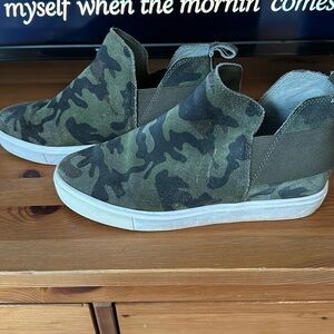 Steve Madden Shane Camo Sneakers